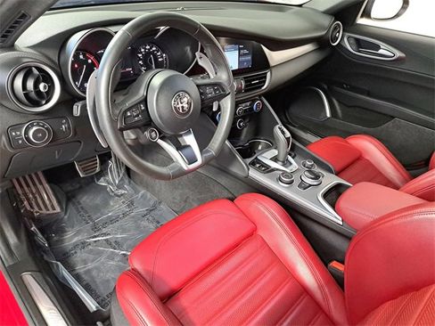 Used 2022 Alfa Romeo Giulia Veloce image 18