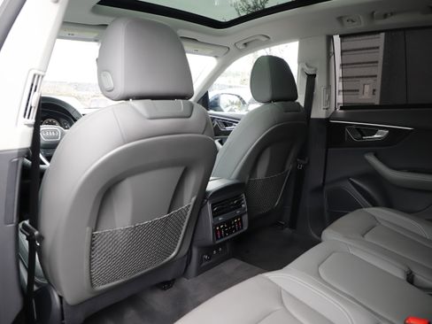 Used 2024 Audi Q8 Premium Plus w/ Premium Plus Package image 16