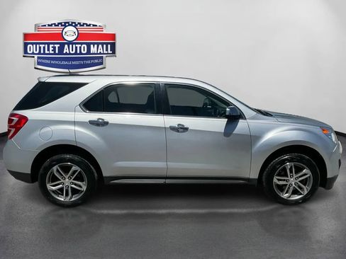 Used 2017 Chevrolet Equinox LS FWD image 2