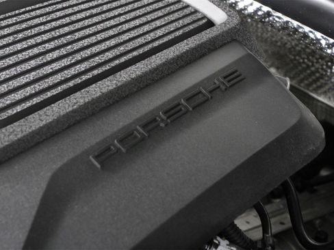 Used 2025 Porsche Macan image 27