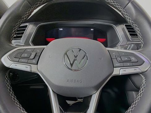 Used 2023 Volkswagen Tiguan SE R-Line image 11