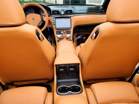 Used 2011 Maserati GranTurismo Convertible RWD image 48