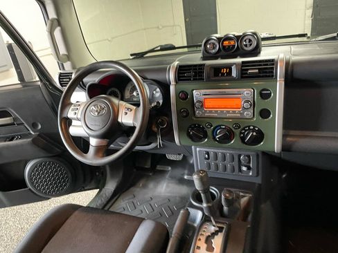 Used 2014 Toyota FJ Cruiser 4WD w/ Convenience Package image 17