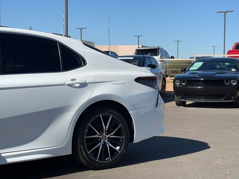 Used 2022 Toyota Camry SE w/ Carpet Mat Package (TMS) image 10