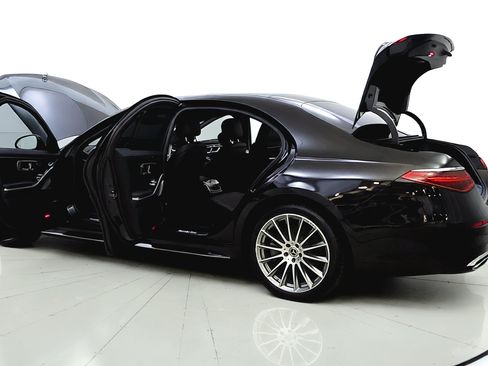 Used 2023 Mercedes-Benz S 500 4MATIC w/ AMG Line image 12