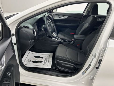 Certified 2023 Kia Forte LXS FWD image 9