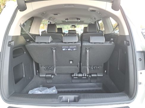 New 2026 Honda Odyssey Touring image 9