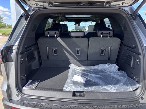 Used 2025 Chevrolet Traverse High Country image 14