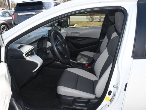 Used 2025 Toyota Corolla LE image 7