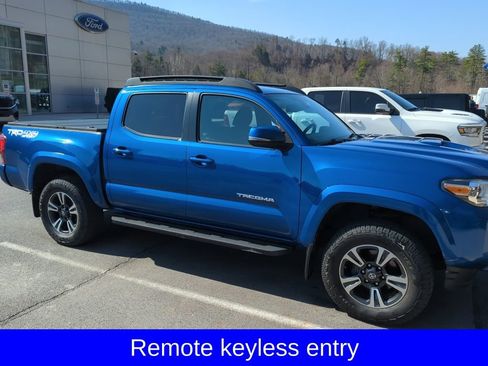 Used 2018 Toyota Tacoma TRD Sport image 6
