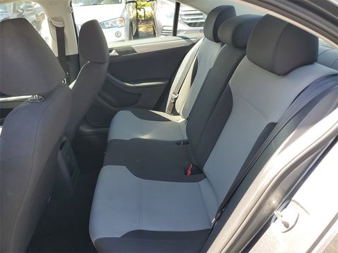 Used 2017 Volkswagen Jetta S w/ Jetta S Cold Weather Package image 12