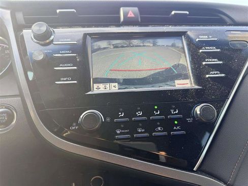 Used 2018 Toyota Camry LE w/ Convenience Package image 32