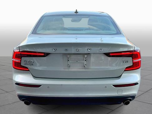Used 2020 Volvo S60 T5 Momentum image 4