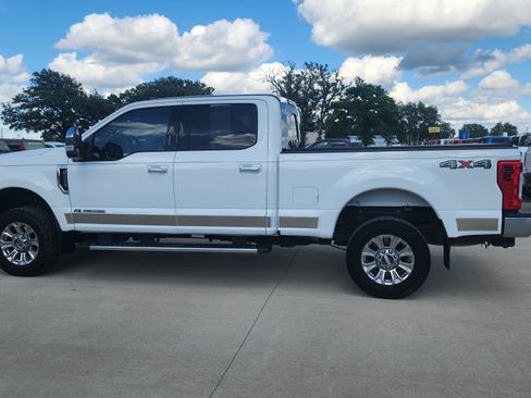 Used 2017 Ford F250 Lariat w/ Chrome Package AWD/4WD image 8