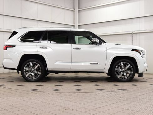 Used 2025 Toyota Sequoia Capstone AWD/4WD image 9