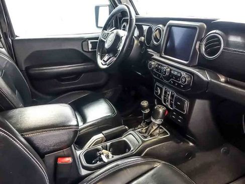 Used 2018 Jeep Wrangler Unlimited Sahara AWD/4WD image 33