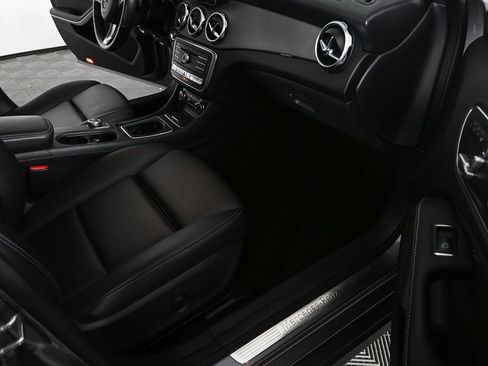 Certified 2019 Mercedes-Benz GLA 250 4MATIC image 23
