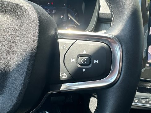 Used 2024 Volvo XC40 B5 Plus w/ Protection Package Premier AWD/4WD image 15