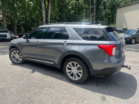 Used 2021 Ford Explorer XLT w/ Equipment Group 202A AWD/4WD image 13