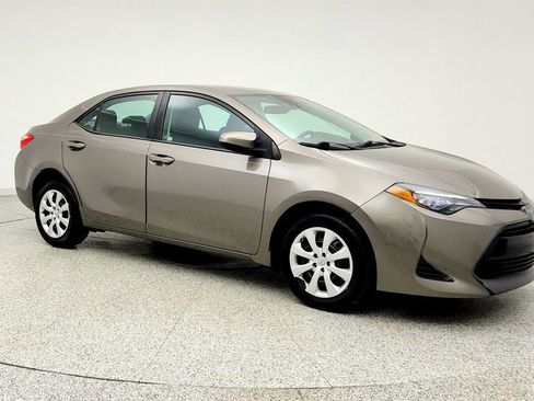 Used 2017 Toyota Corolla LE w/ Carpet Mat Package (TMS) FWD image 3