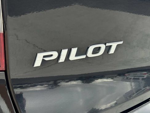 Used 2022 Honda Pilot Touring image 16