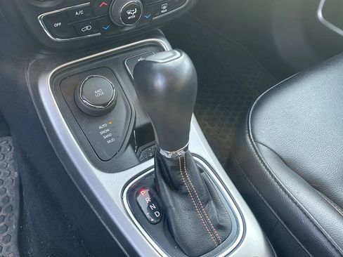 Used 2017 Jeep Compass Latitude w/ Popular Equipment Group image 14