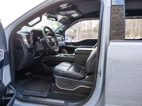 Used 2025 Ford F450 Platinum image 32