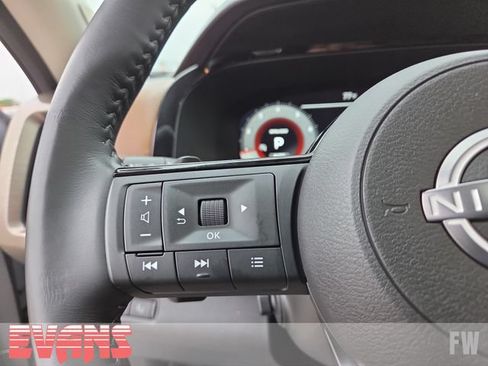 Used 2023 Nissan Pathfinder Platinum AWD/4WD image 15