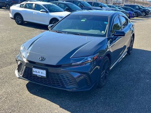 Used 2025 Toyota Camry SE w/ Convenience Package image 4