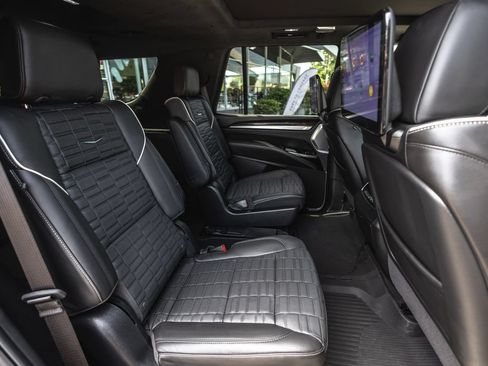 Used 2025 Cadillac Escalade Sport Platinum w/ LPO, Floor Liner Package AWD/4WD image 31
