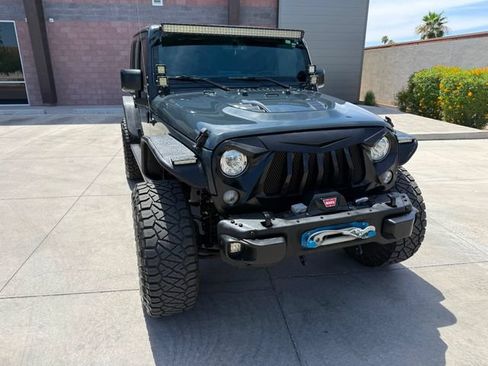Used 2017 Jeep Wrangler Unlimited Rubicon w/ Max Tow Package AWD/4WD image 12