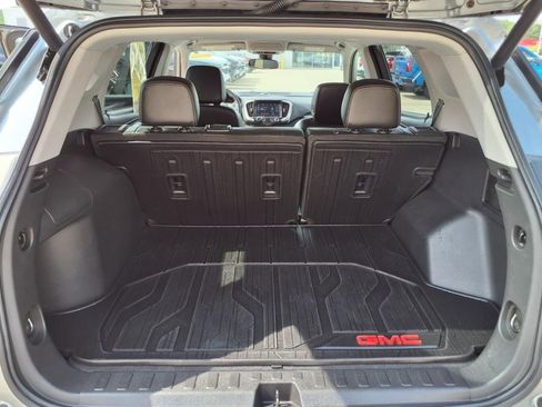 Used 2023 GMC Terrain SLT w/ Elevation Edition image 9