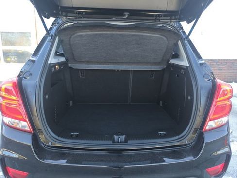 Used 2022 Chevrolet Trax LT w/ Midnight Edition image 30