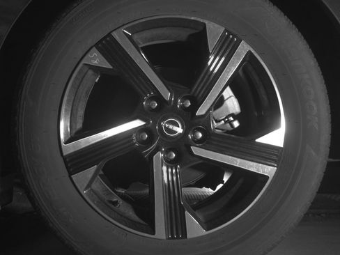 Used 2025 Nissan Sentra SV FWD image 17