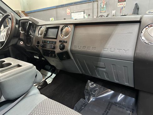 Used 2011 Ford F250 XLT w/ Snow Plow Prep Pkg image 22