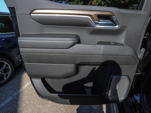 Used 2025 Chevrolet Silverado 1500 High Country w/ Midnight Edition AWD/4WD image 19