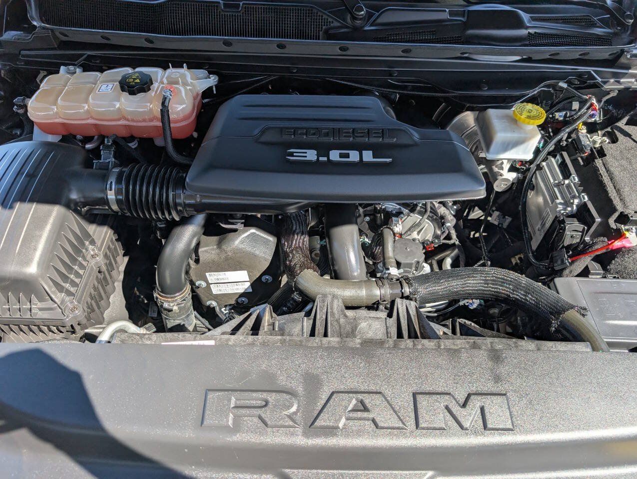 Used 2020 RAM 1500 Laramie AWD/4WD image 11