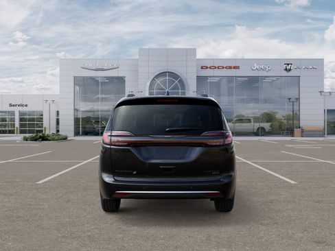 New 2026 Chrysler Pacifica Limited image 7