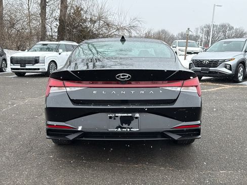Used 2023 Hyundai Elantra SEL w/ Convenience Package image 7