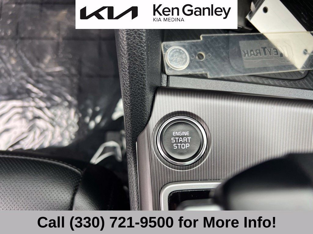 Certified 2026 Kia Sportage EX w/ EX Panorama Roof Package FWD image 35