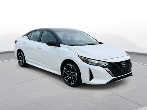 Used 2024 Nissan Sentra SR w/ SR Premium Package image 2