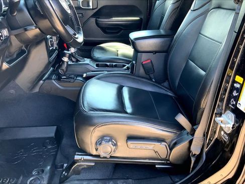 Used 2021 Jeep Gladiator Sport AWD/4WD image 8