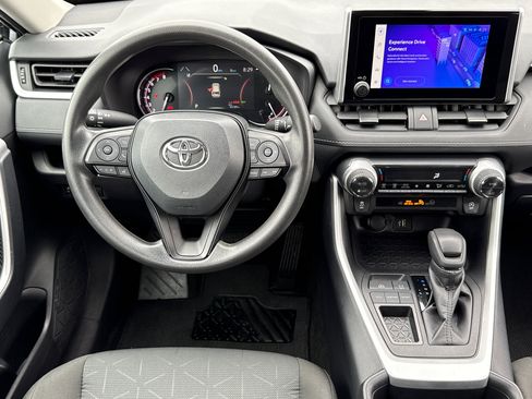 Used 2024 Toyota RAV4 XLE FWD image 19