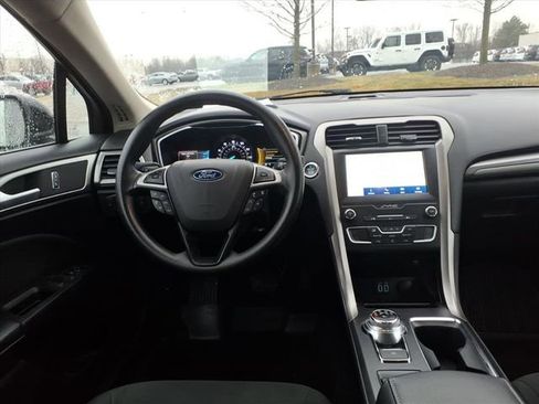 Used 2020 Ford Fusion SE image 10
