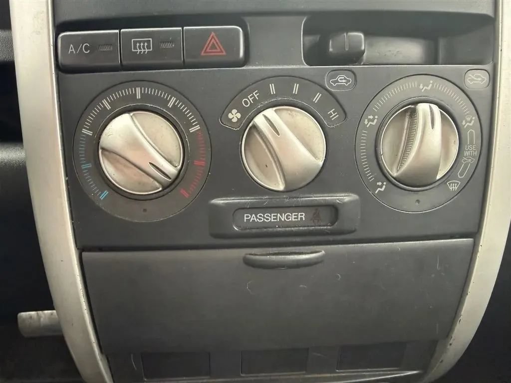 Used 2004 Scion xB FWD image 13