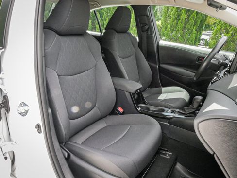 Used 2022 Toyota Corolla LE FWD image 31
