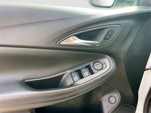 Used 2025 Buick Encore GX Sport Touring image 9