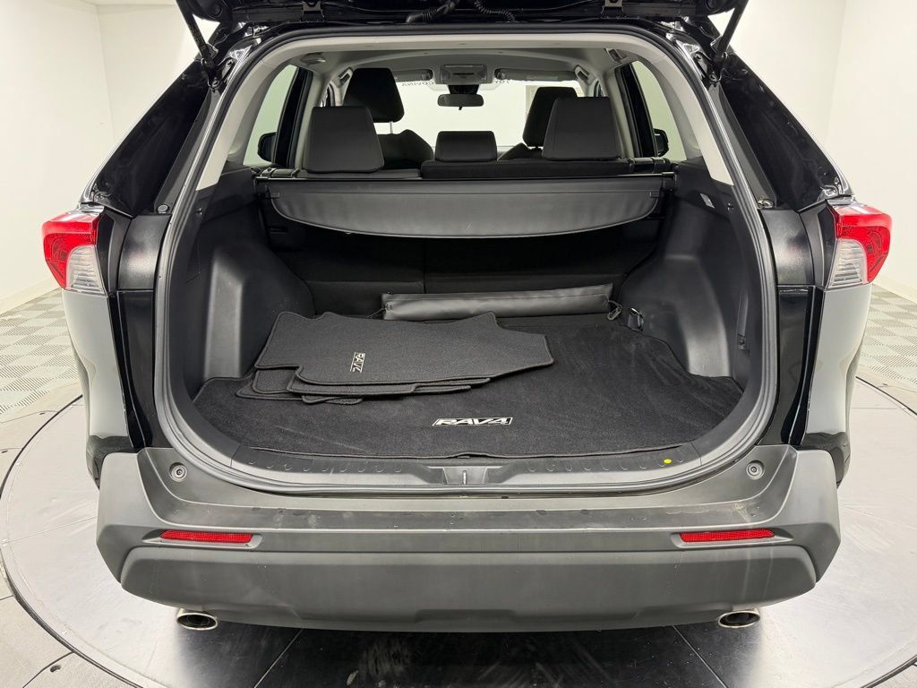 Certified 2021 Toyota RAV4 XLE w/ Carpet Mat Package (TMS) AWD/4WD image 15