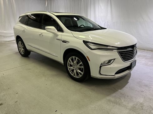 Certified 2023 Buick Enclave Essence w/ Experience Buick Package FWD image 2