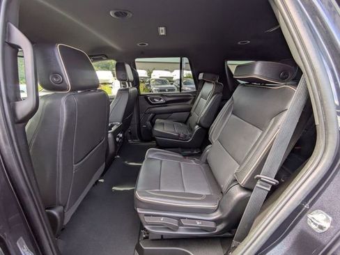 Used 2023 GMC Yukon SLT image 30